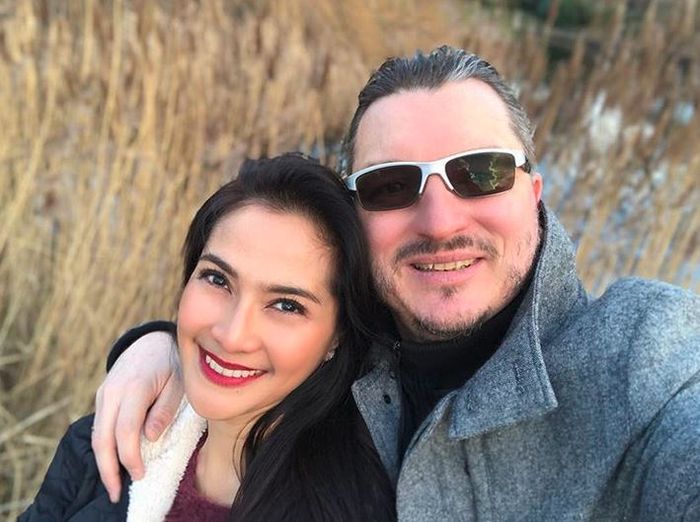 Maudy Koesnaedi dan suami bulenya