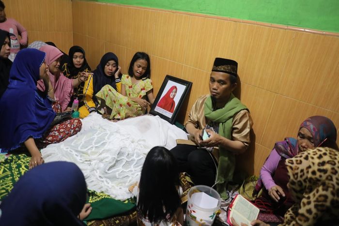 Istri Ustaz Maulana Meninggal Dunia, Rumah Duka Dipenuhi Para Pejabat