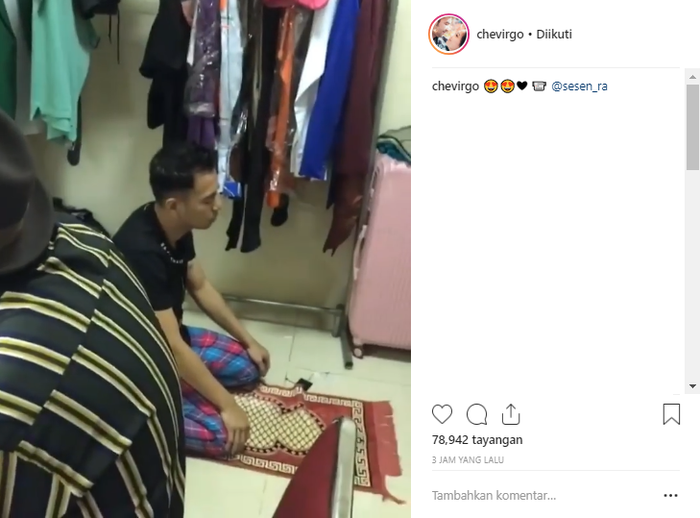 Raffi Ahmad sedang salat di ruang rias