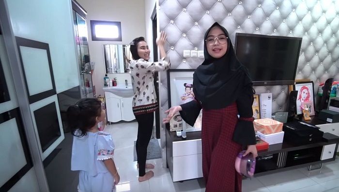 Kamar Ayu Ting Ting