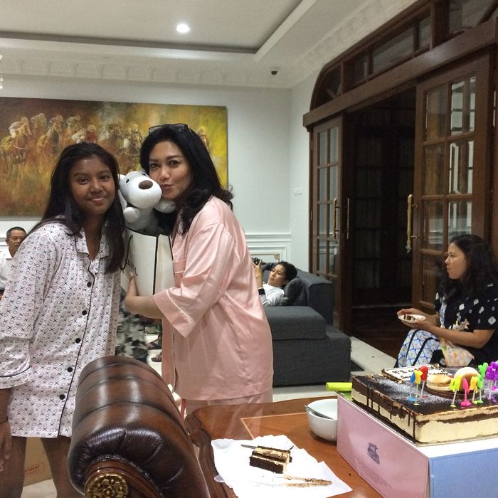 Diandra dan Bella Saphira saat perayaan ulang tahun Bella di usia 31 tahun