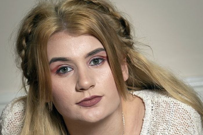Mirror / Shannon Clifton sudah berusia 18 tahun