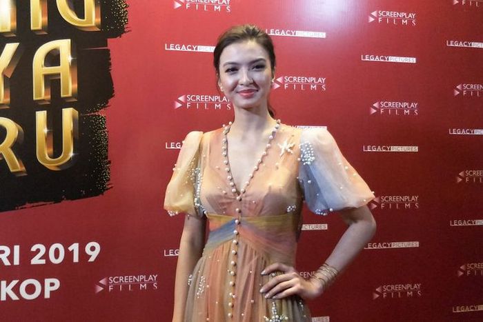 Raline Shah saat menghadiri gala premiere film Orang Kaya Baru