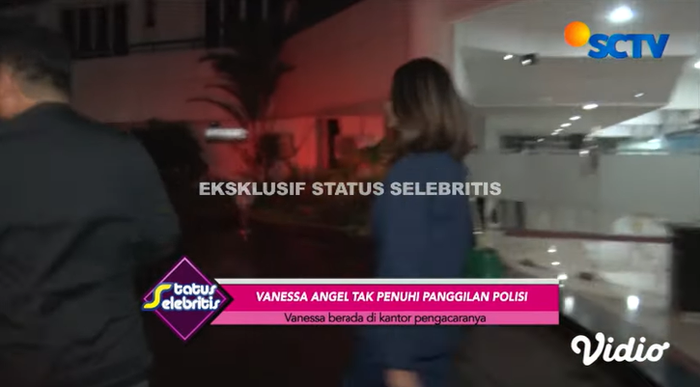 Vanessa Angel saat dihampiri awak media 