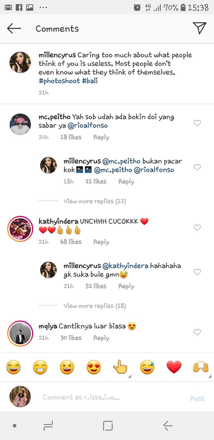 Millendaru mengatakan tak suka bule di kolom komentar posting-annya.