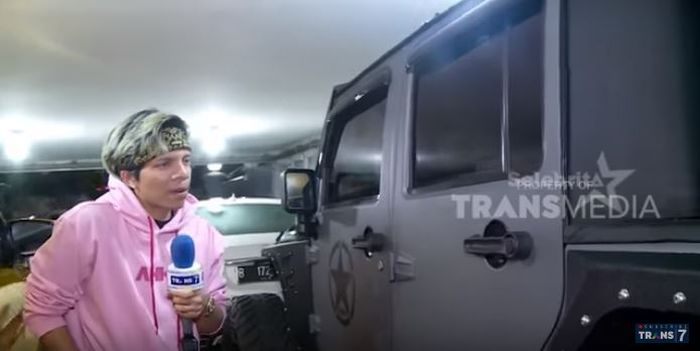 Jeep Wrangler milik Atta Halilintar.
