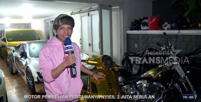 Vespa LX milik Atta Halilintar.