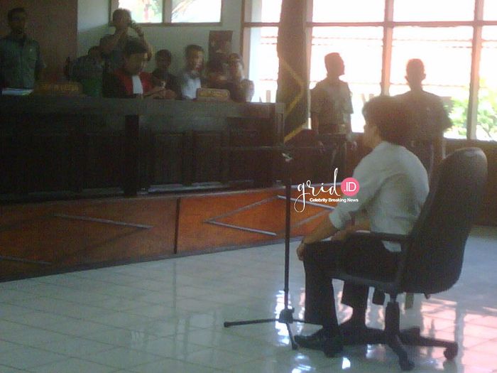 Ariel ketika menjalani proses sidang di Pengadilan Negeri Bandung atas kasus video panas.