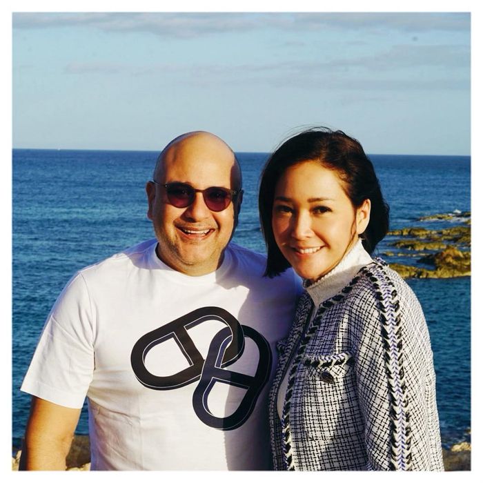 Penampilan Maia Estianty saat kenakan jaket puluhan juta bersama Irwan Mussry.