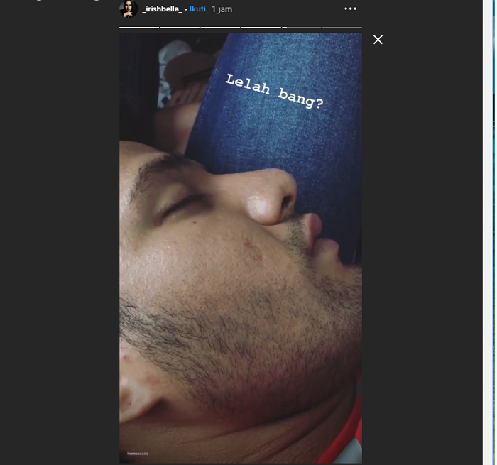 Ammar Zoni duduk di pangkuan Ibel