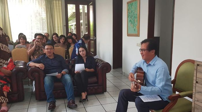 Ahok langsung berkumpul bersama keluarga pasca bebas murni dari Mako Brimob, Kamis (24/1/2019). Sosok perempuan yang duduk di sebelah Ahok ini mencuri perhatian.