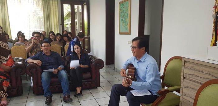 Ahok Bebas dari Penjara, Intip Gaya Bripda Puput Nastiti Devi Saat Ibadah Bersama Keluarga Ahok