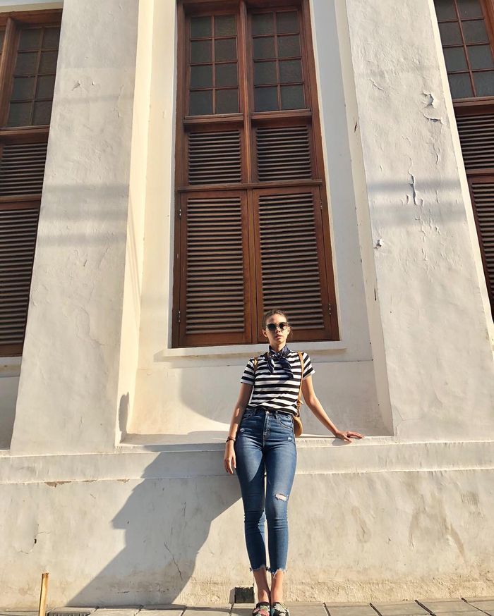 Gaya simpel Yuki Kato dengan outfit stripes