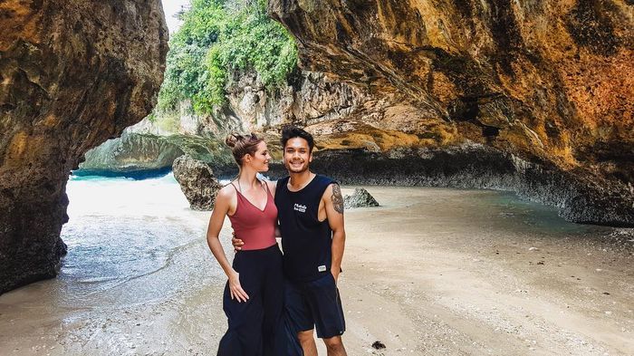 Randy Pangalila bulan madu di Bali