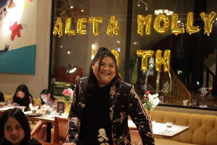 Aleta bagikan berlian saat ulang tahun ke-17