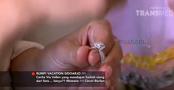 Via Vallen Dapat Kado Cincin Berlian Saat Ulang Tahun yang Ke-26, Dari Calon Suami?
