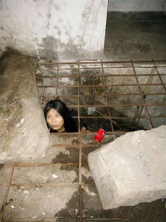 Momen Memilukan dan Mengerikan Ketika Seorang Wanita Dikurung di Bawah Tanah oleh Keluarganya Sendiri
