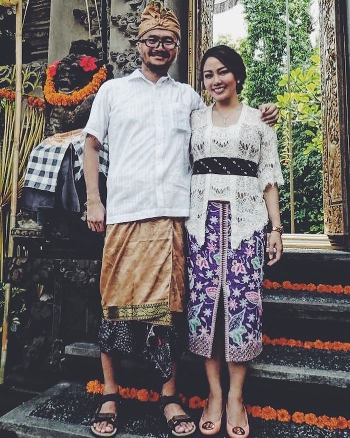 Moderator Debat Capres 2019 Tahap Kedua Anisha Dasuki dengan Deretan Outfit Kebaya Bali