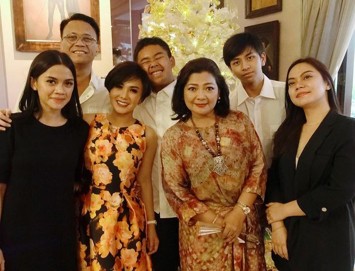 Potret dua anak sambung Yuni Shara, Chia dan Chacha