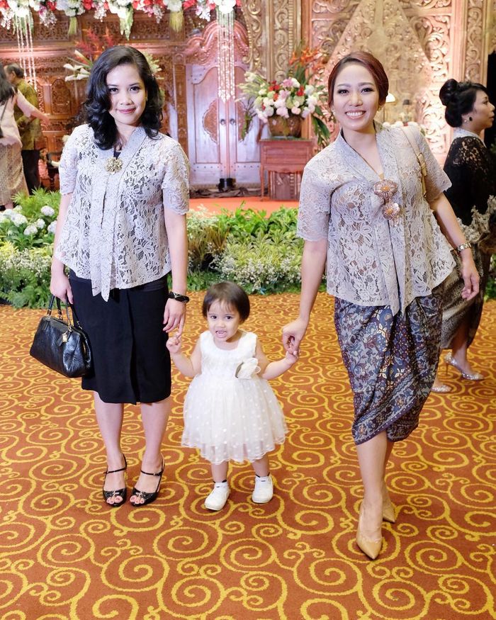 Moderator Debat Capres 2019 Tahap Kedua Anisha Dasuki dengan Deretan Outfit Kebaya Brokat Pendek