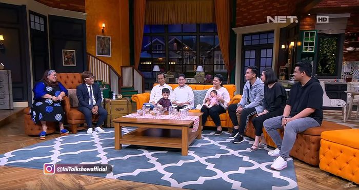 Keluarga Presiden Jokwi terlihat tampil di sebuah acara variety show televisi