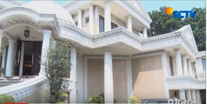 Rumah megah keluarga A6
