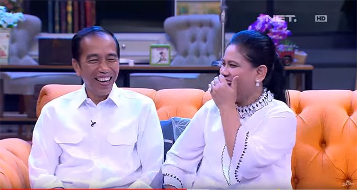 Tawa geli Iriana dan Jokowi