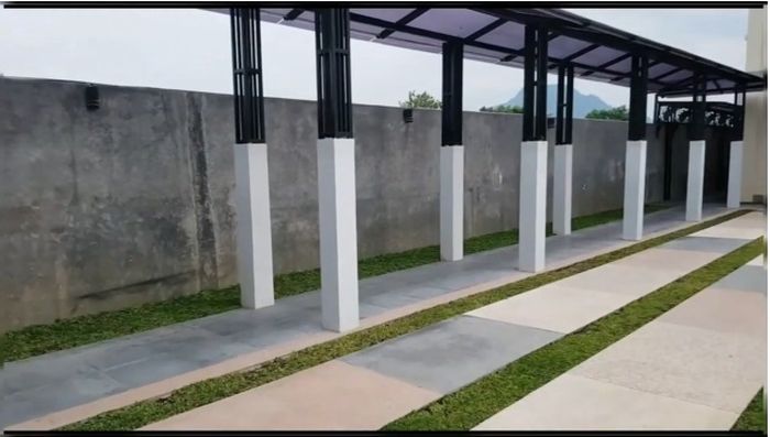 Lorong kegelapan di rumah Bu Dendy