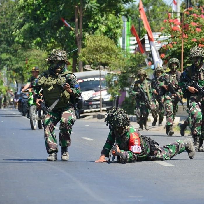 Marinir saat latihan perang kota