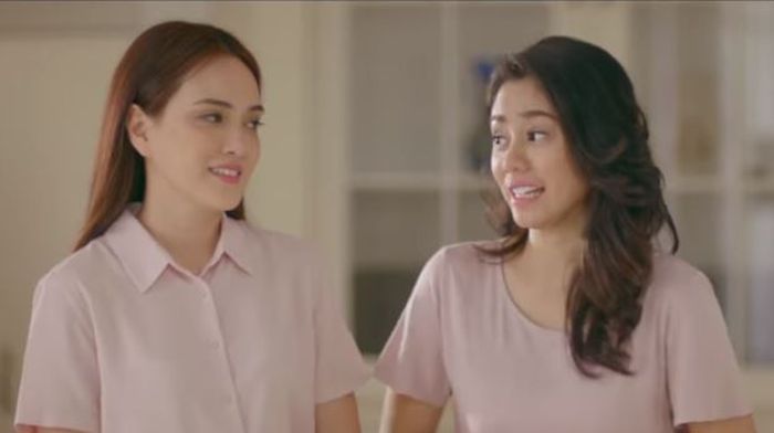 Shandy Aulia dan Saphira Indah saat memerankan film Eiffel I'm In Love 2.
