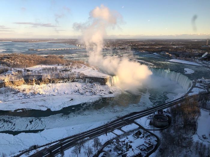 Pemandangan di sekitar Air Terjun Niagara