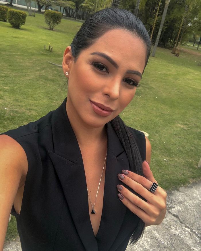 Mayra Diias Miss Brazil, pada urutan ke-15