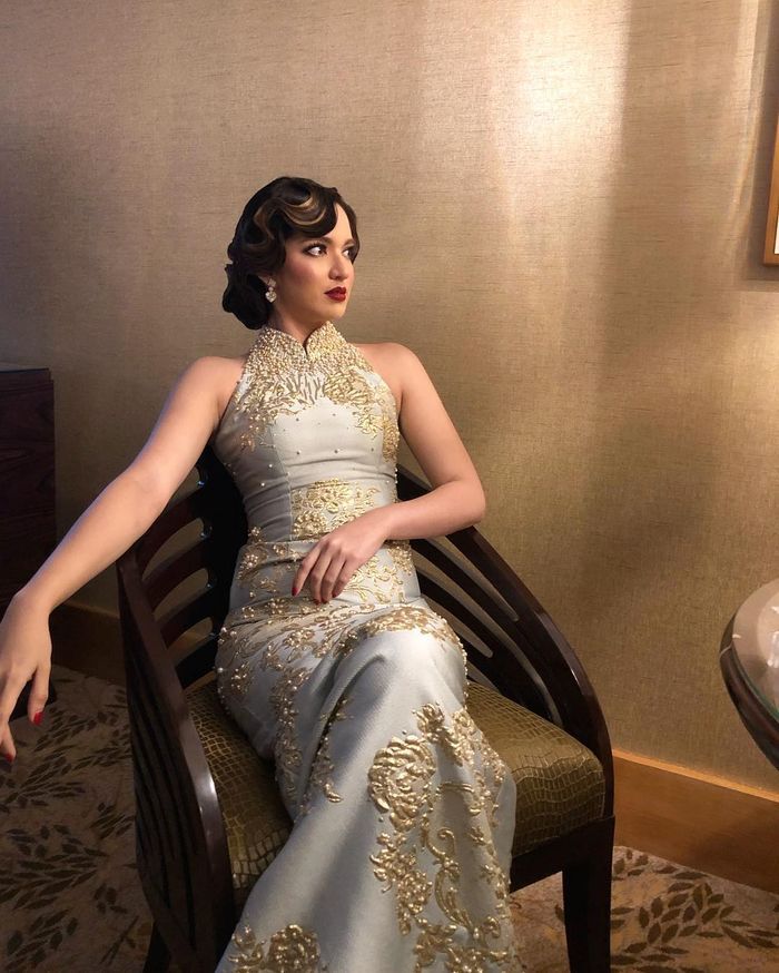 Penampilan menantu Keluarga Bakrie, Nia Ramadhani dengan busana cheongsam.