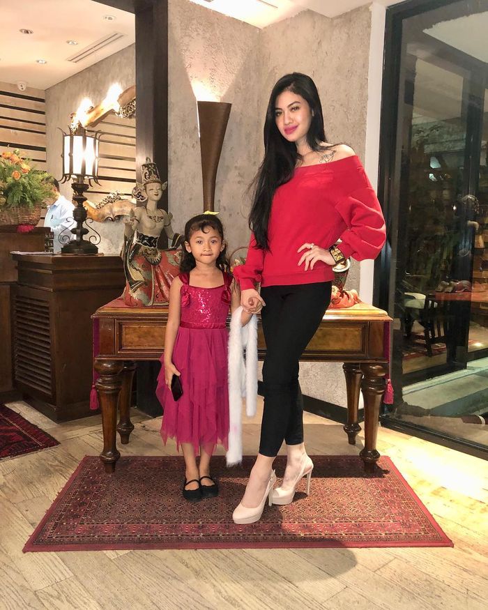 Gemasnya Keponakan Almarhumah Julia Perez, Putri Cantik Della Perez