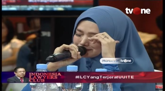 Tangisnya Pecah, Mulan Jameela Ceritakan Gelagat Ahmad Dhani Sebelum Ditahan