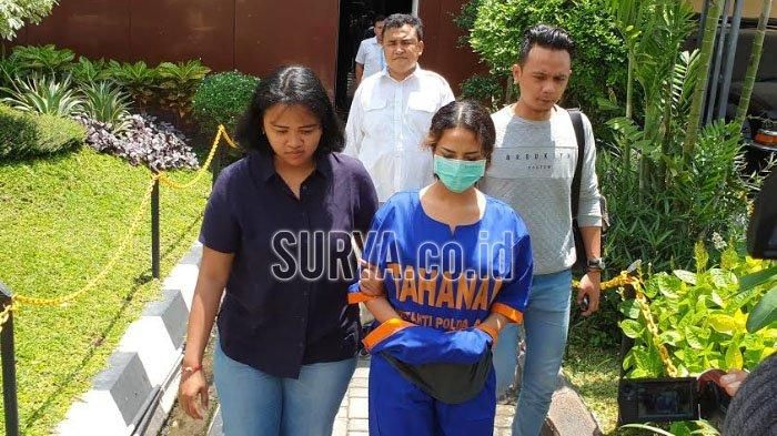 Vanessa Angel jalani pemeriksaan lanjutan di Polda Jatim.