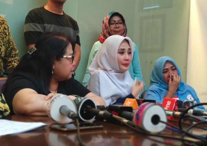 Istri Mandala Shoji dan Elza Syarief saat ditemui Grid.ID di kantor hukumnya, di kawasan Menteng, Jakarta Pusat, Sabtu (9/2/2019).
