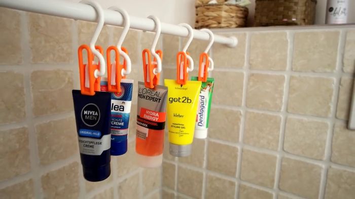 Menggantung produk perawatan