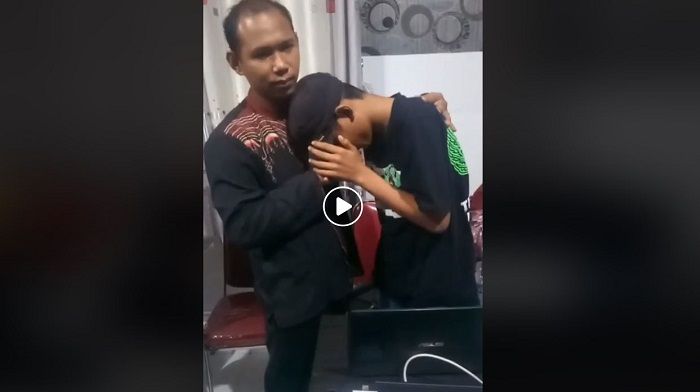 AA meminta maaf kepada sang guru