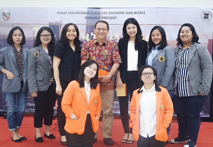 Elisa Jonathan saat menjadi pembicara dalam sebuah seminar (Instagram/elisajonathan)