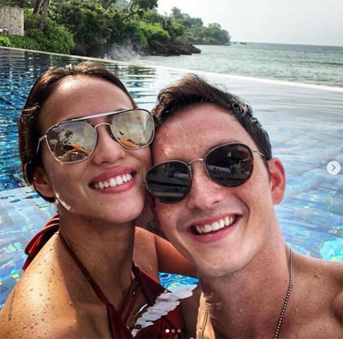 Mike Lewis dan pacar barunya