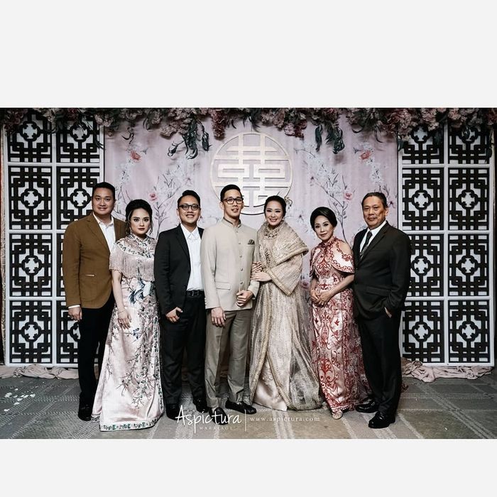 Keluarga Yuanita Christiani di acara Sanjit