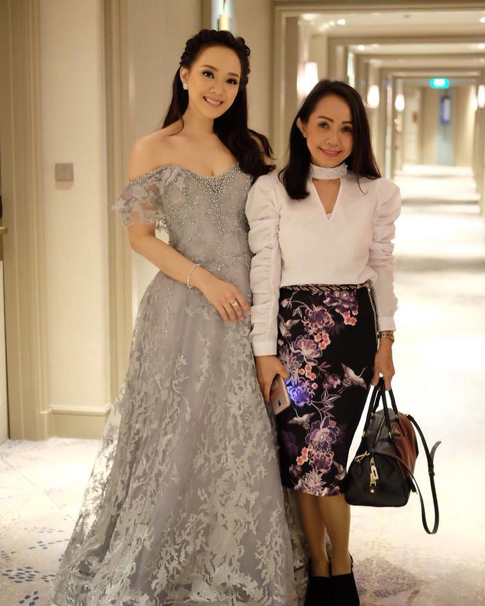 Gaya elegan Yuanita Christiani dan sang ibu