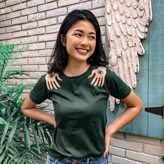 Senyum manis Elisa Jonathan (Instagram/elisajonathan)