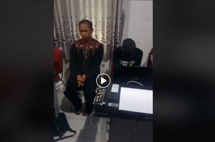 AA selalu menunduk selama mediasi berlangsung