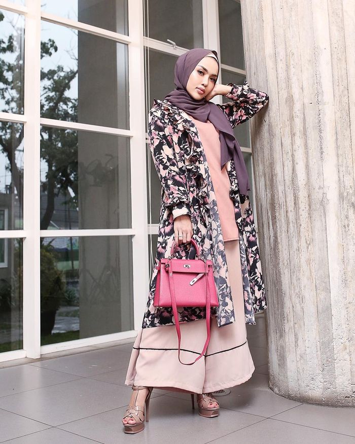 Gaya Mewah Medina Zein, Miliarder Muda Adik Ipar Ayu Azhari dengan Tas Harga Ratusan Juta - Hermes Kelly 25cm bag pink leather Janefinds