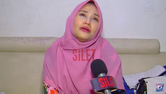 Tangisan Deanova, lihat suaminya Mandala Shoji tidur di kamar tahanan penuh kelabang
