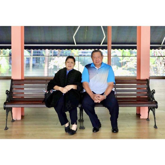3 Potret Romantis Susilo Bambang Yudhoyono Saat Temani Istrinya, Ani Yudhoyono Dirawat di Singapura.