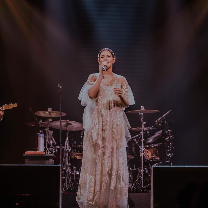 Penampilan Raisa di konser pamit sebelum melahirkan anak pertamanya dengan Hamish Daud