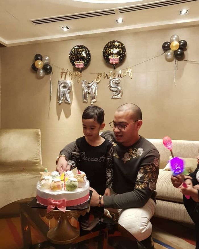 Bubu bersama seorang anak kecil
